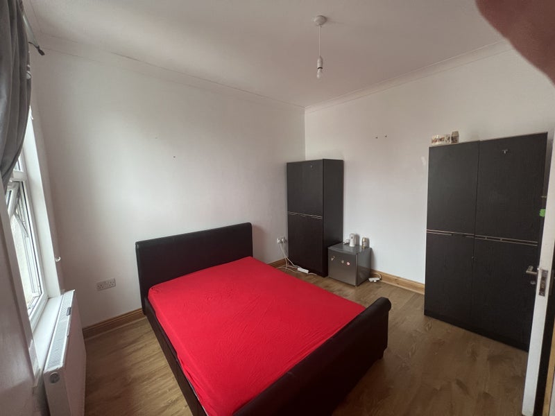 Room Goodall Road in Greater London