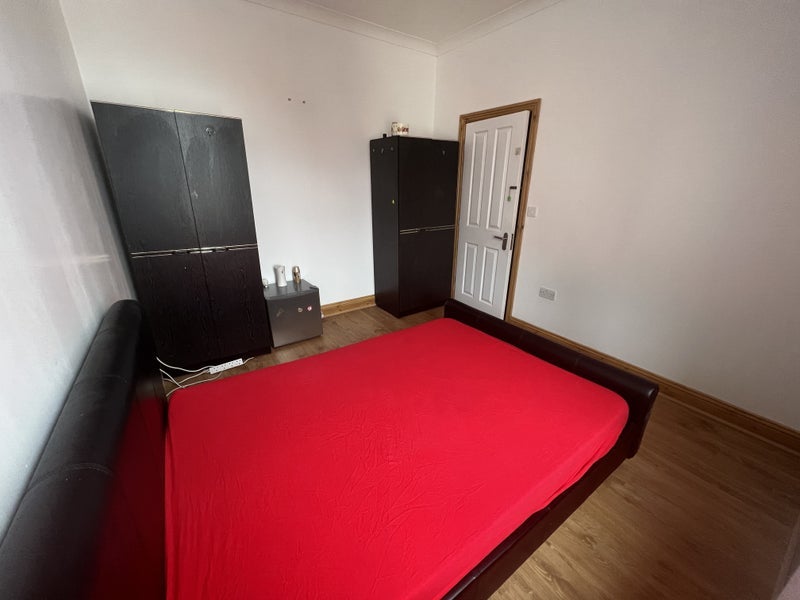 Room Goodall Road in Greater London