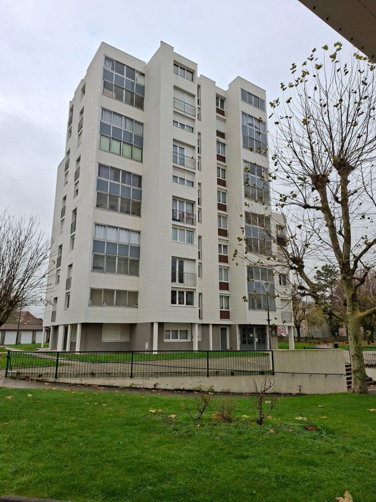 Flat Place du Mont Saint-Loup in Les Noës-près-Troyes