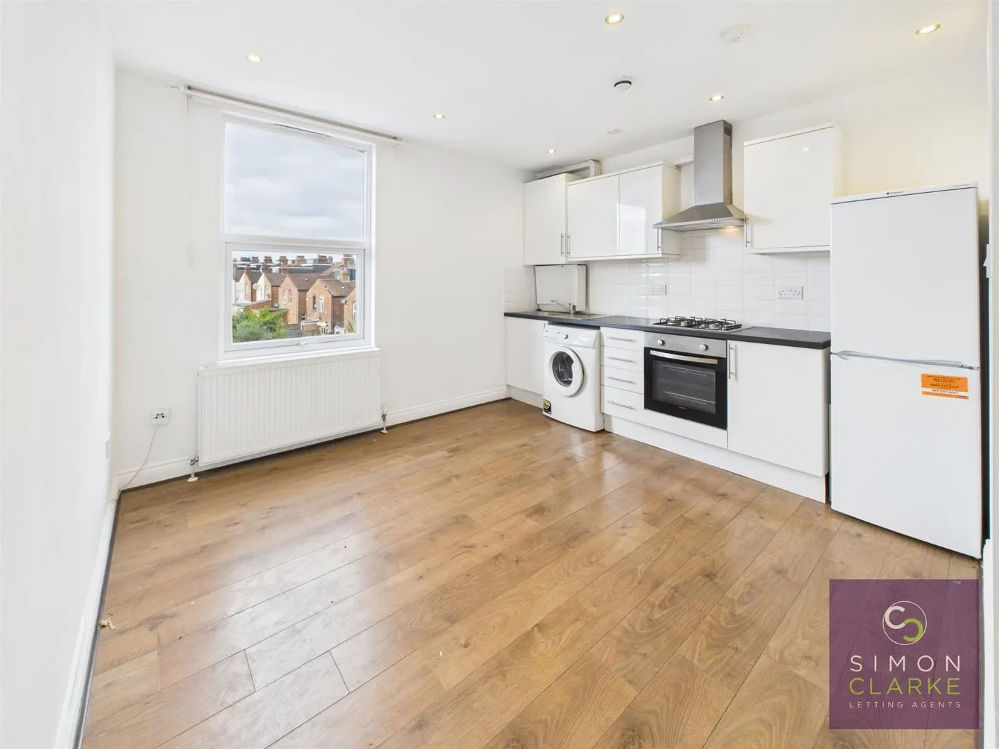 Flat Glebe Road in Greater London