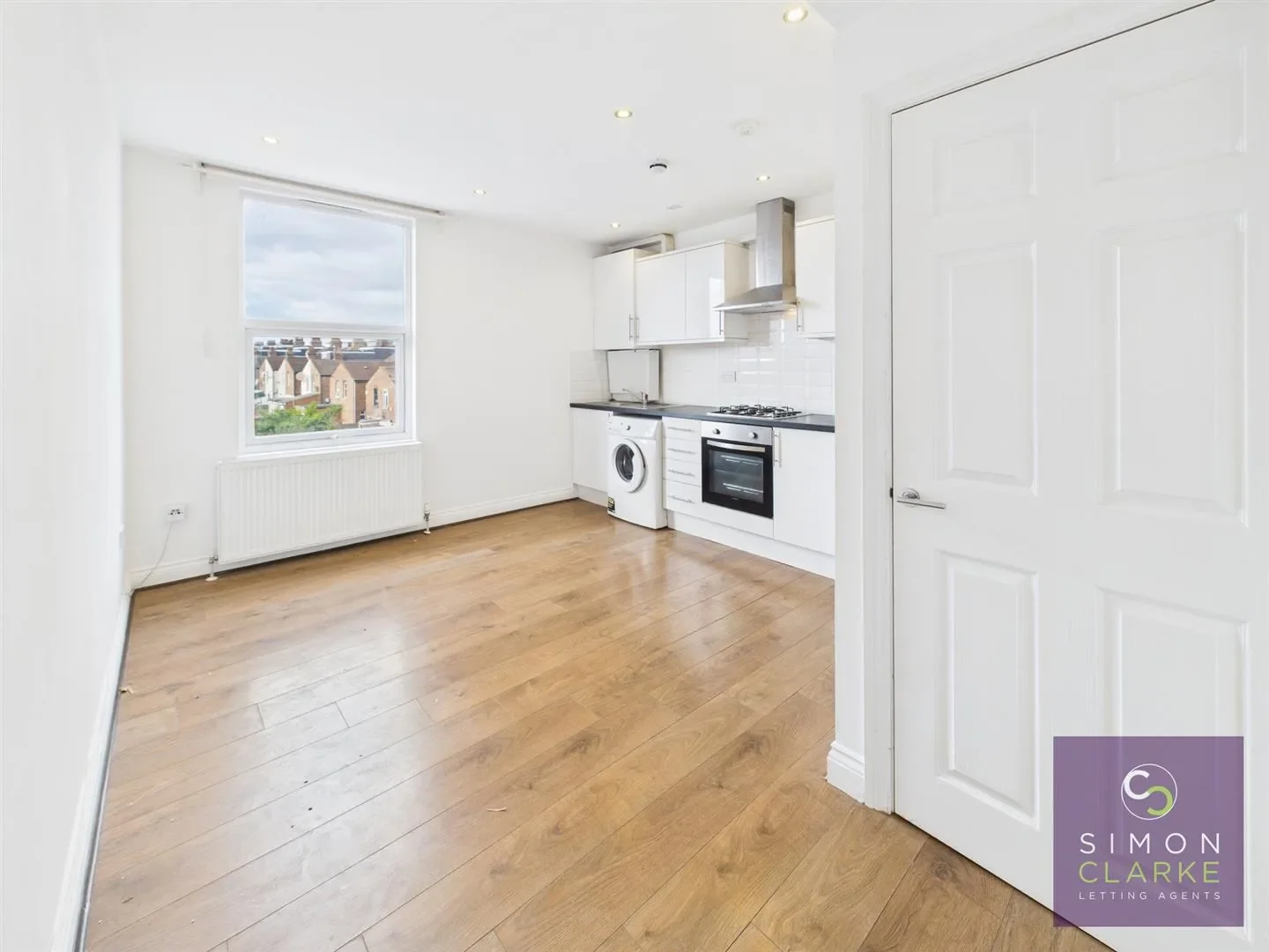 Flat Glebe Road in Greater London