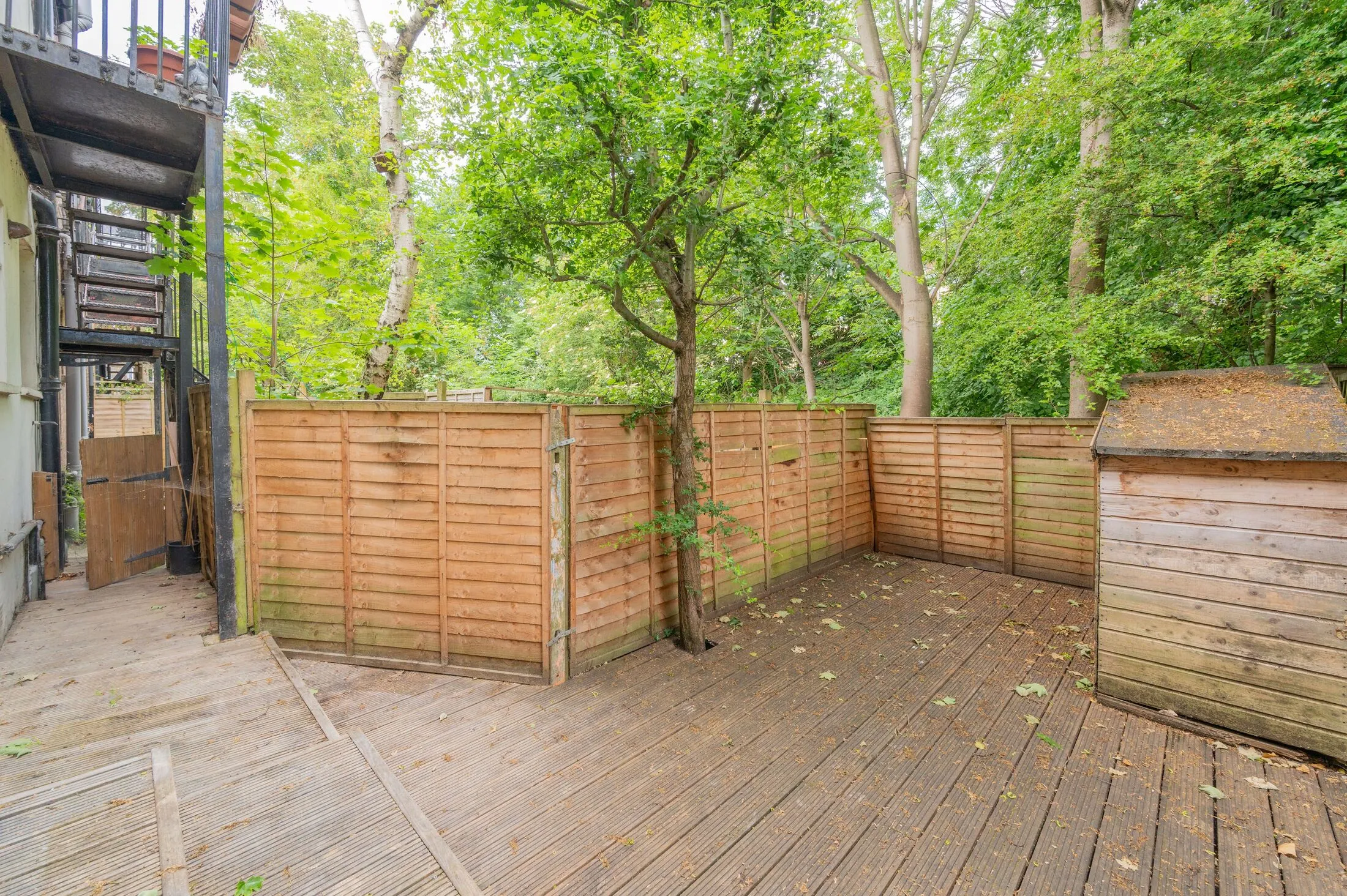 Flat West Gardens in Greater London