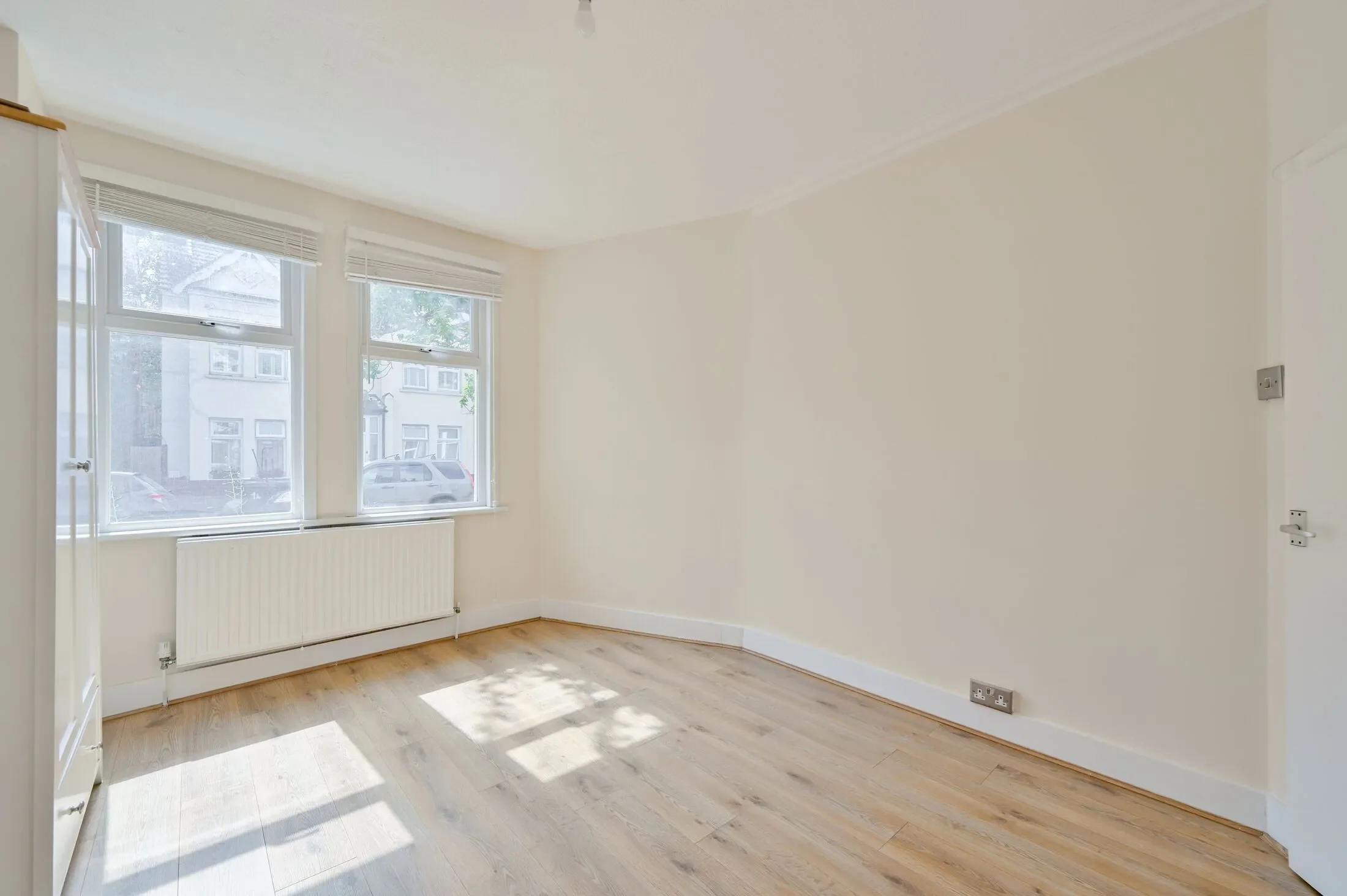 Flat West Gardens in Greater London