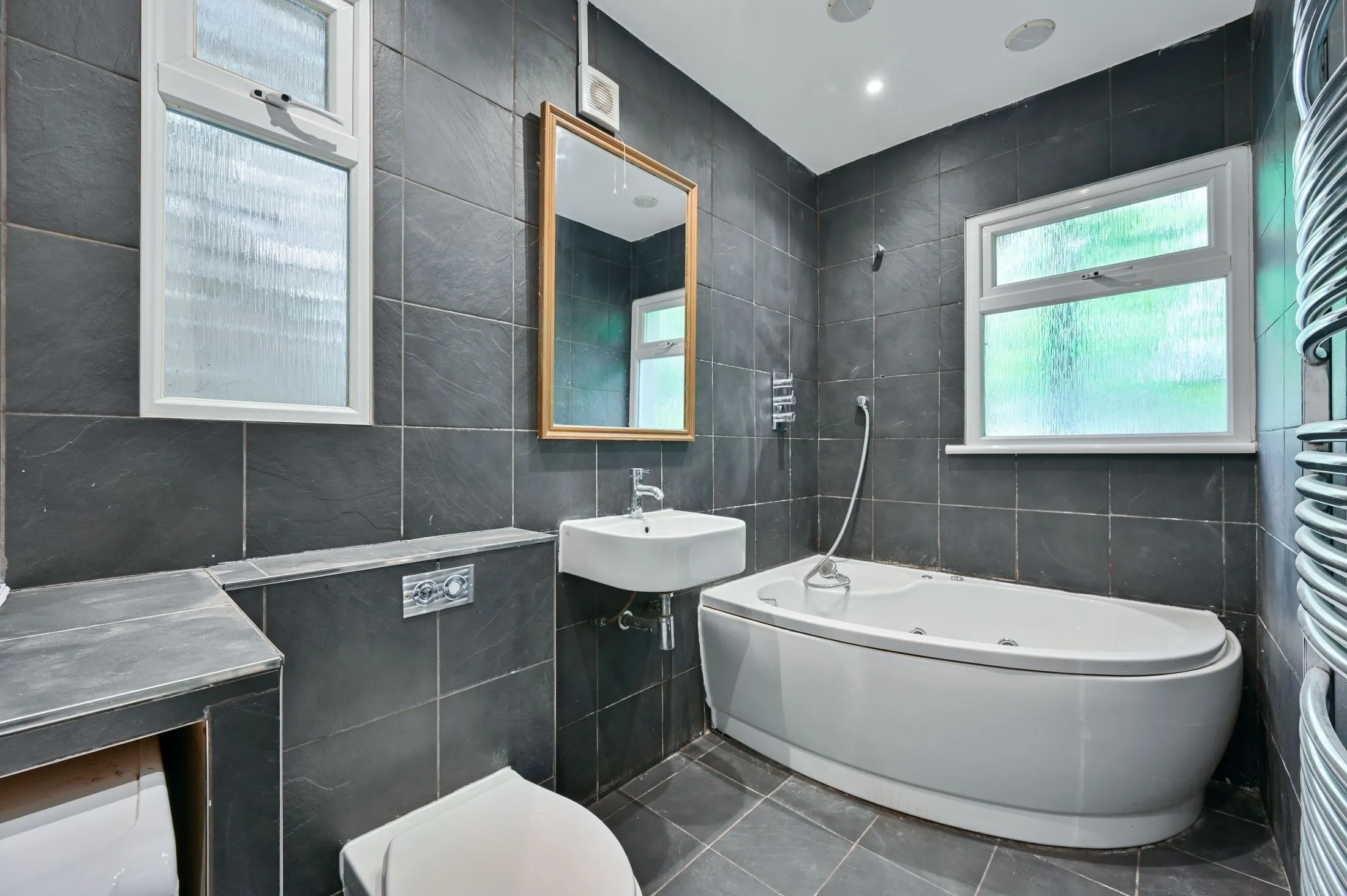 Flat West Gardens in Greater London