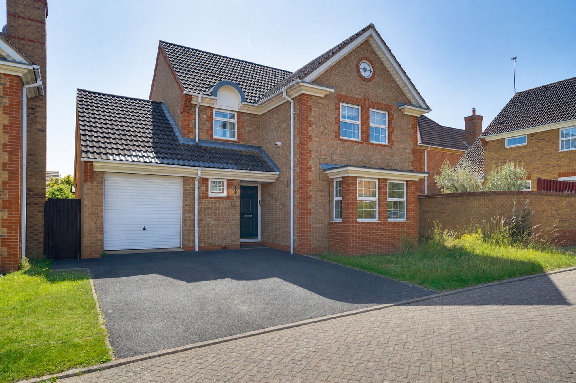 House Halley Close in Huntingdonshire