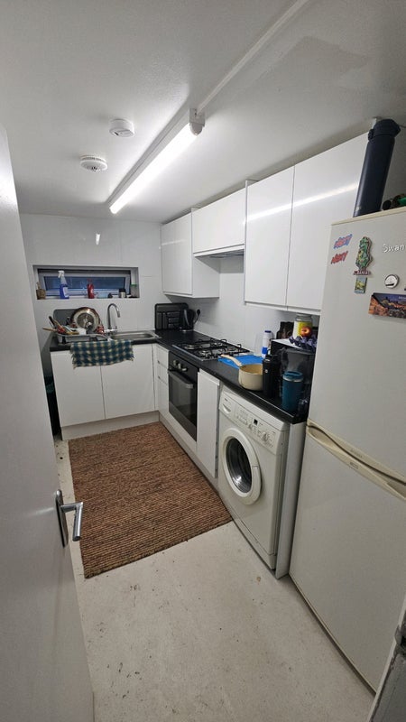Room Calverley Grove in Greater London