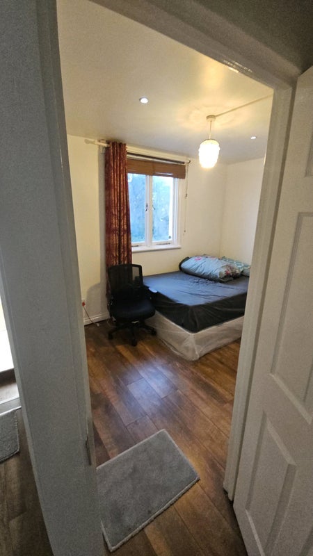 Room Calverley Grove in Greater London