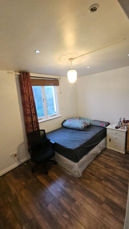 Room Calverley Grove in Greater London