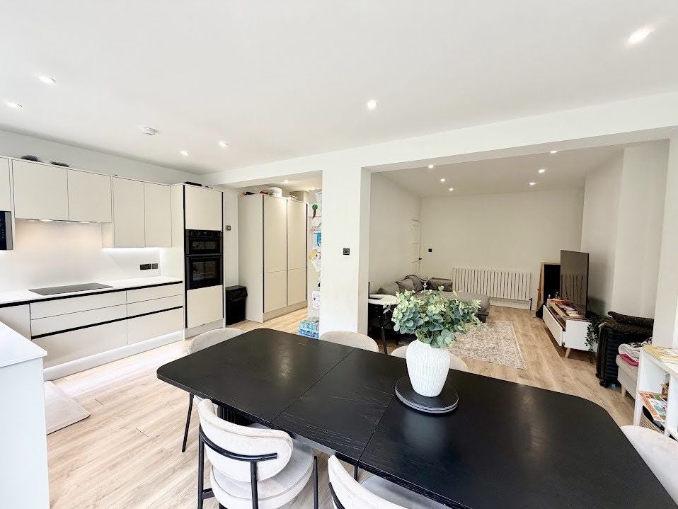 House Parkside Way in Greater London