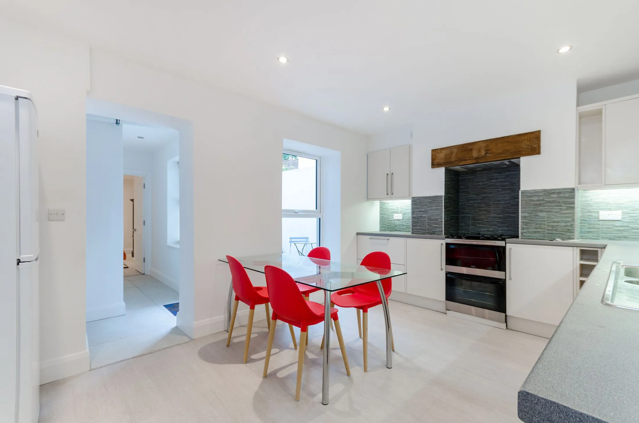 Flat Apsley Road in Greater London