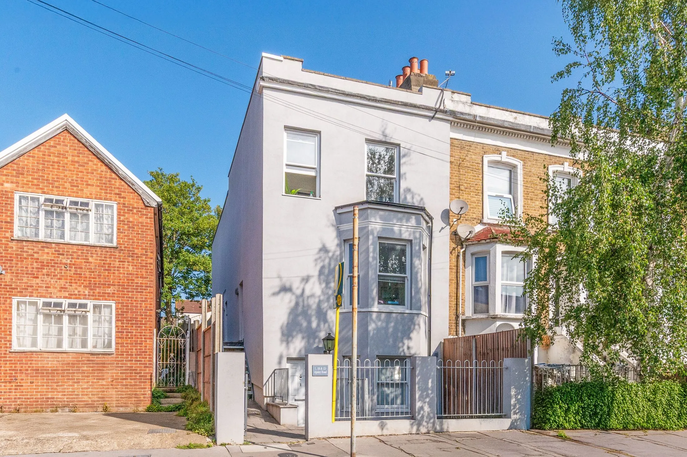 Flat Apsley Road in Greater London