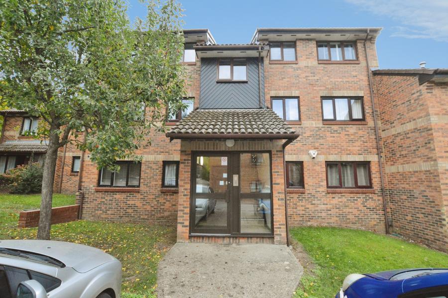 Flat Roehyde Way in Welwyn Hatfield