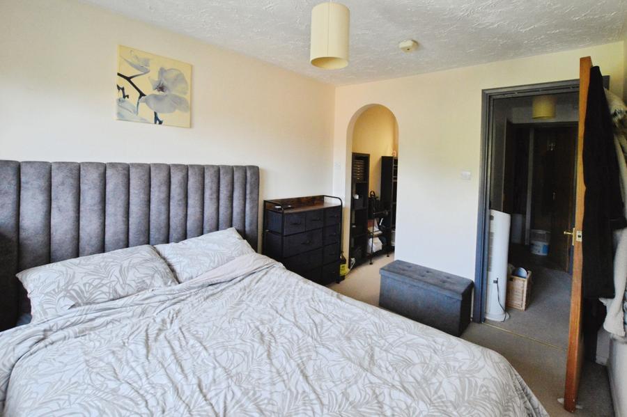 Flat Roehyde Way in Welwyn Hatfield