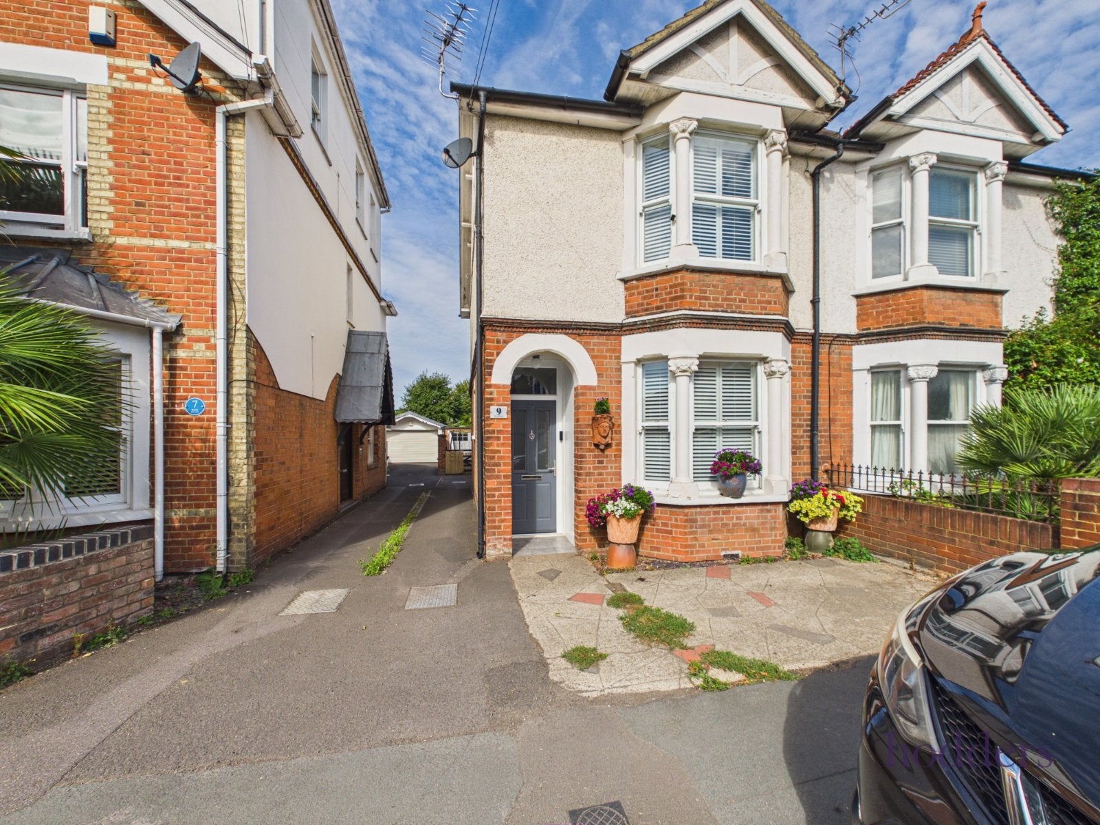 House Weir Road in Borough of Runnymede
