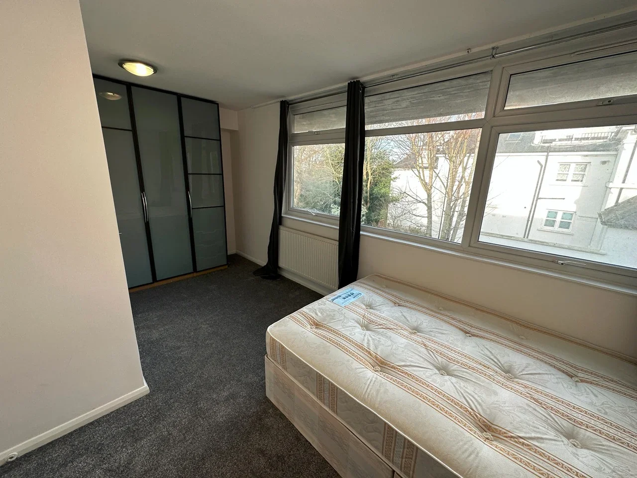 Room Roxeth Hill in Greater London