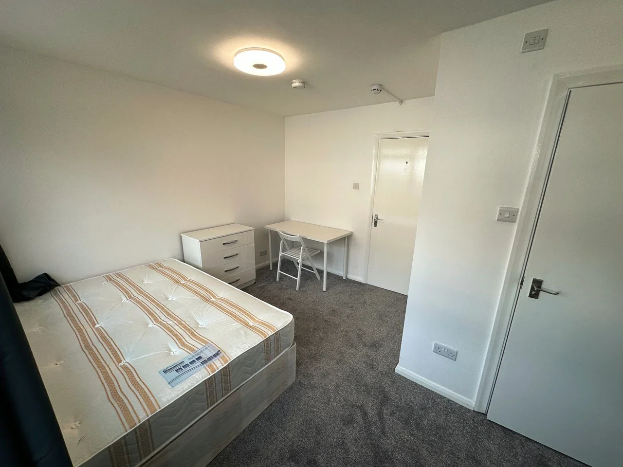 Room Roxeth Hill in Greater London