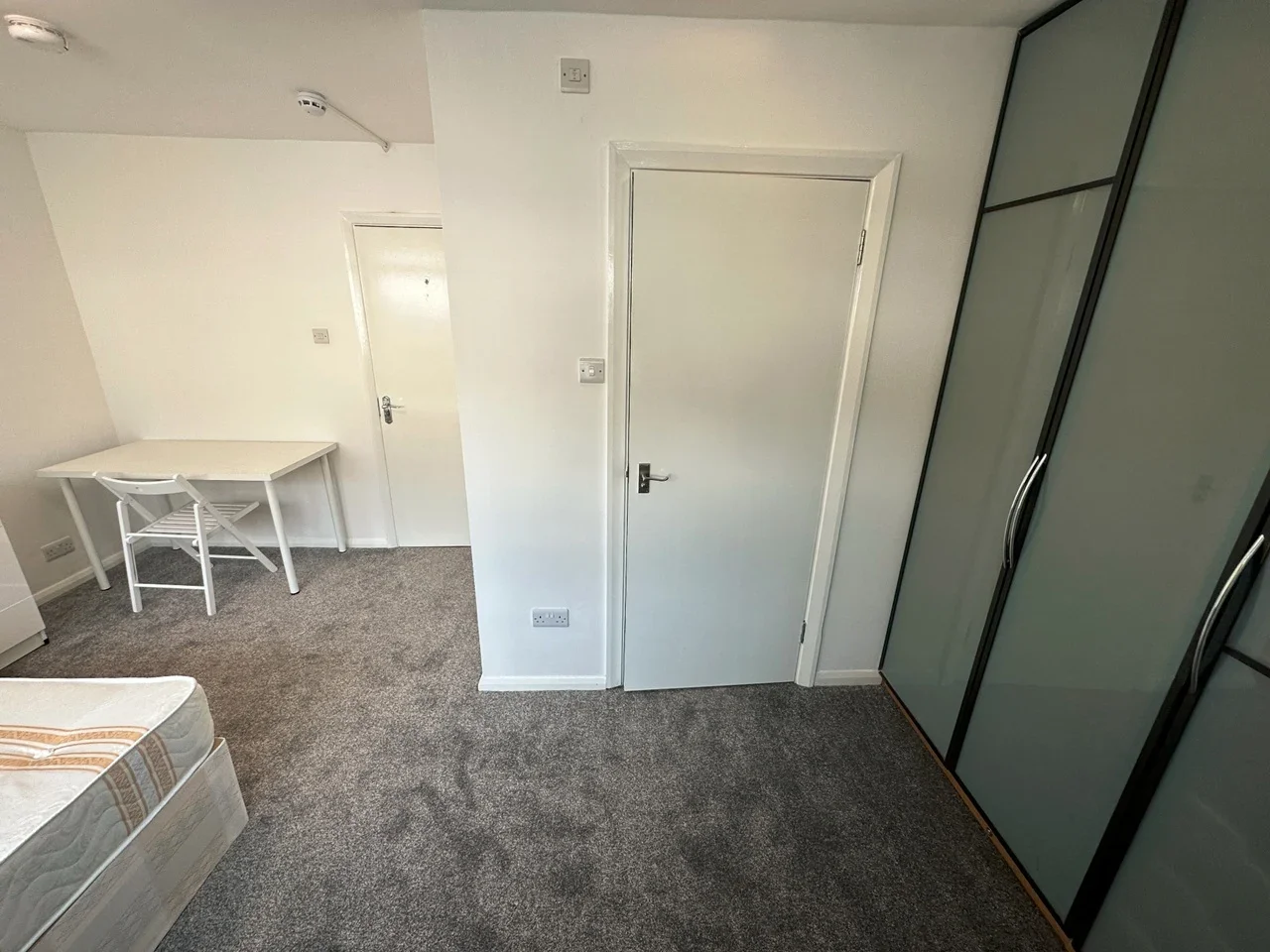 Room Roxeth Hill in Greater London