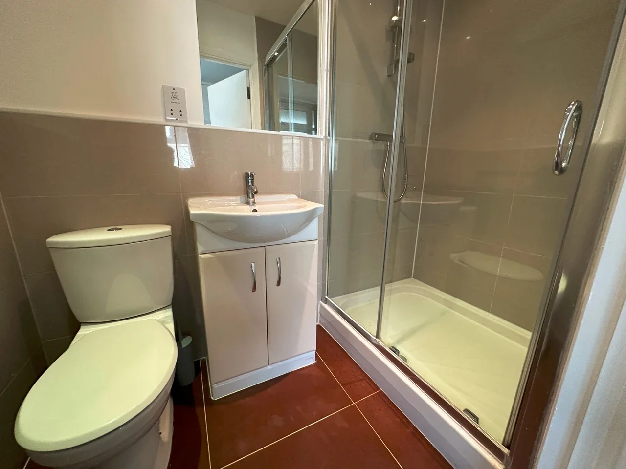 Room Roxeth Hill in Greater London
