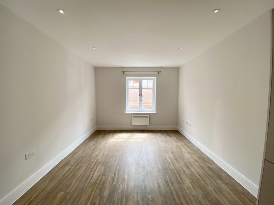 Flat Emerald Avenue in Hart