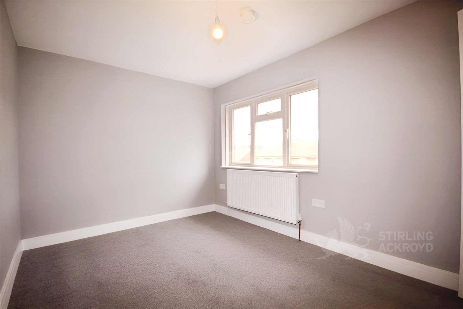 Room Applegarth Avenue in Guildford