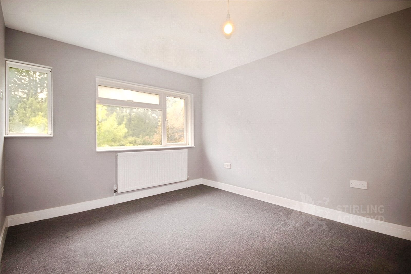 Room Applegarth Avenue in Guildford