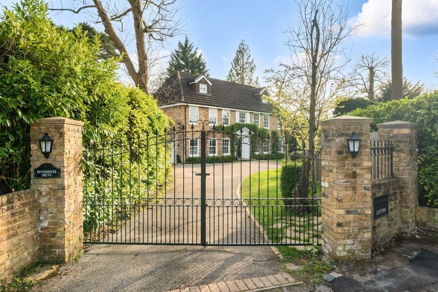 House Devonshire Drive in Surrey Heath