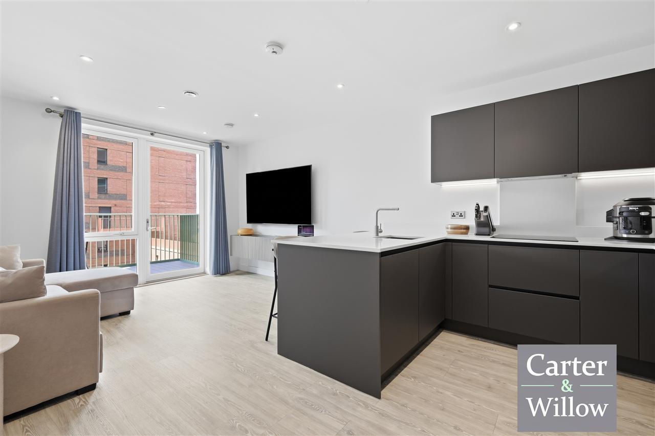 Flat Chequers Lane in Greater London