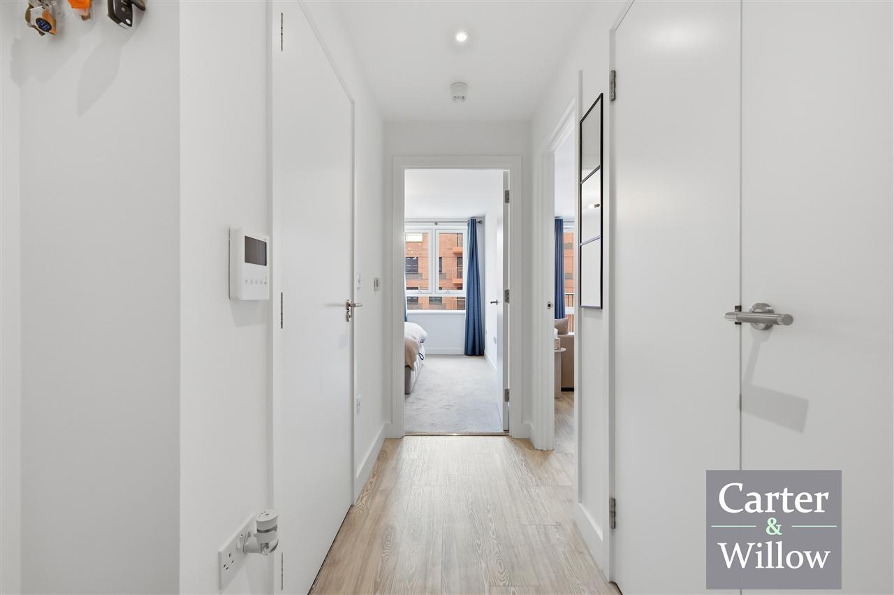 Flat Chequers Lane in Greater London