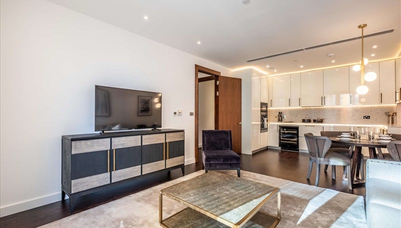Flat Ponton Road in Greater London