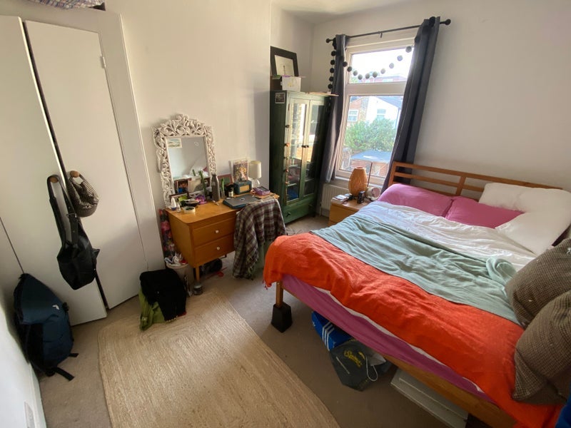 Room Melford Road in Greater London