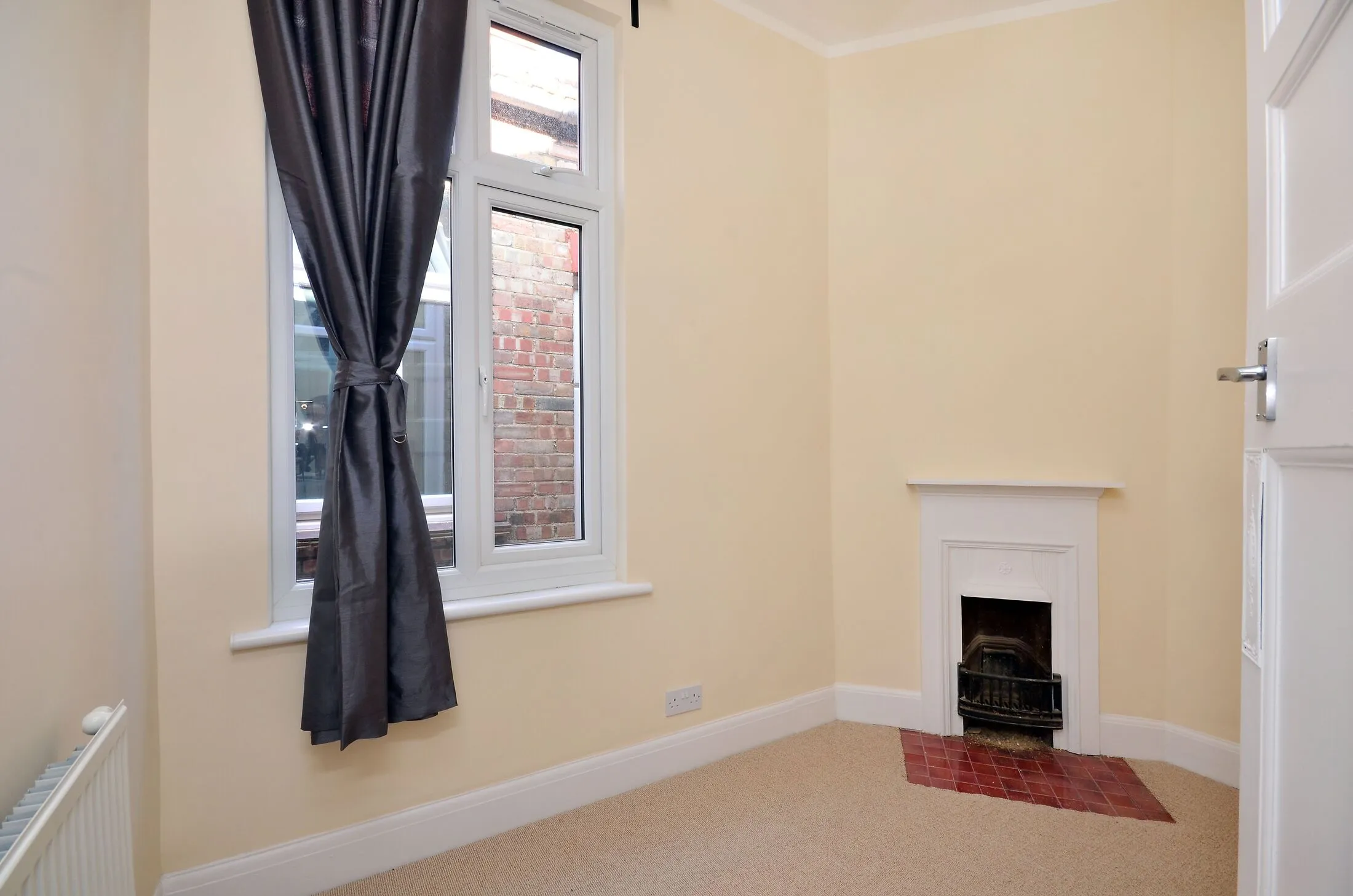 Flat Kerrison Road in Greater London