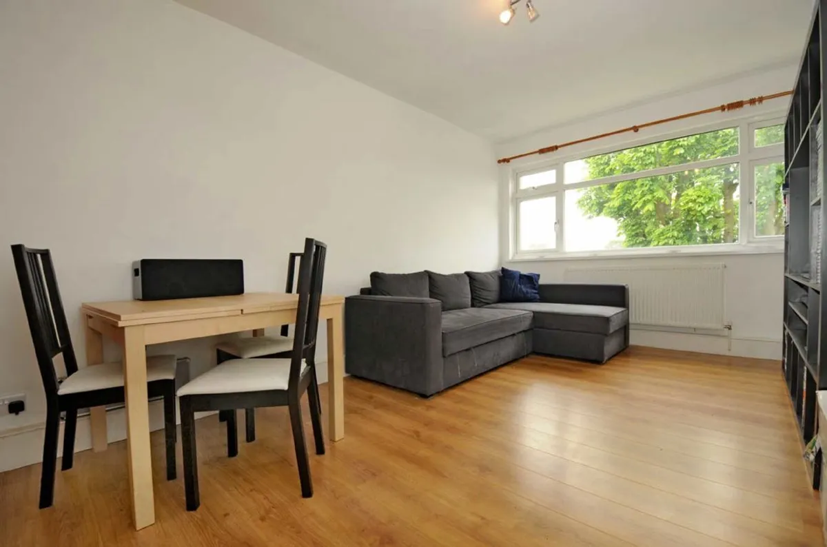 Flat New Park Road in Greater London