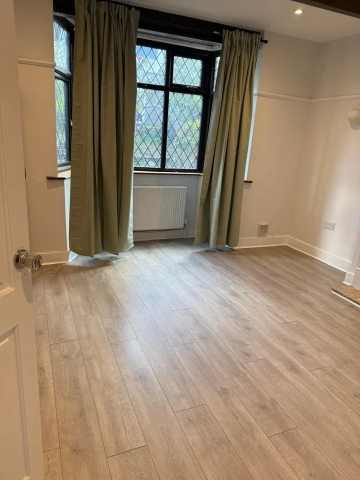 Room Florida Road in Greater London