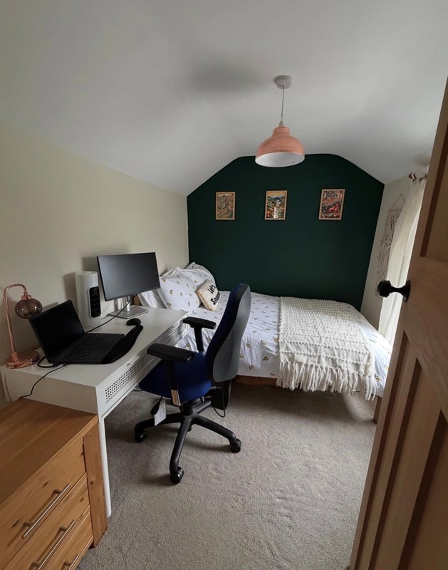 Room Fox Lane in Cardiff
