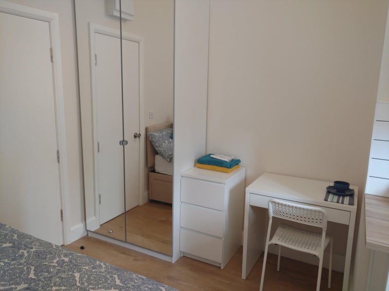Room McGregor Road in Greater London