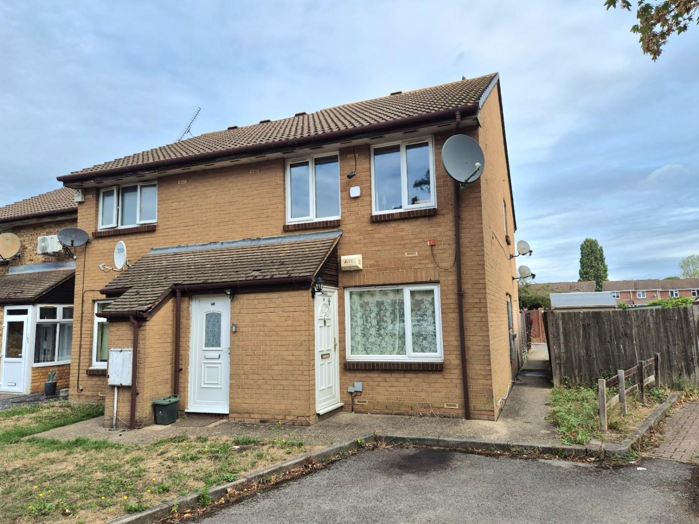 Flat Berrydale Road in Greater London