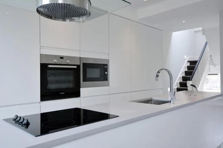 Flat Ainger Road in Greater London