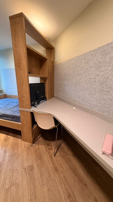 Room Settles Street in Greater London