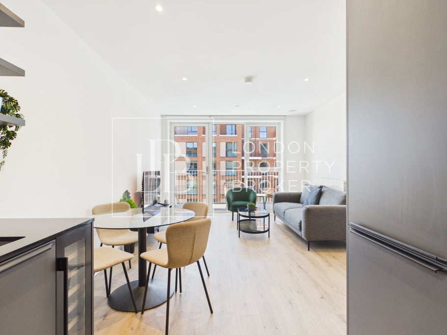 Flat Griffin Manor Way in Greater London