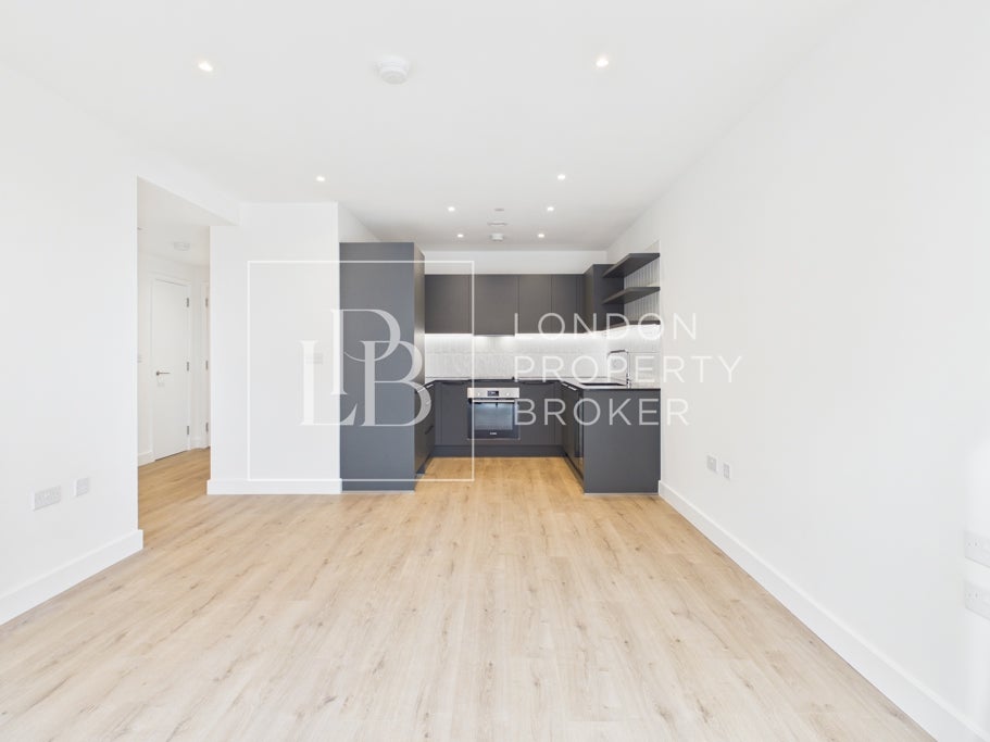 Flat Griffin Manor Way in Greater London
