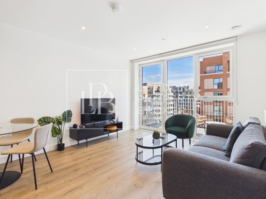 Flat Griffin Manor Way in Greater London