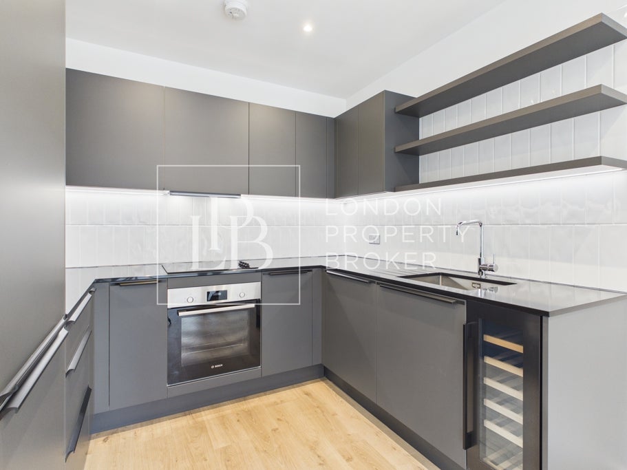Flat Griffin Manor Way in Greater London