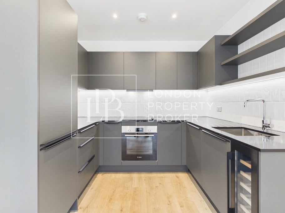 Flat Griffin Manor Way in Greater London