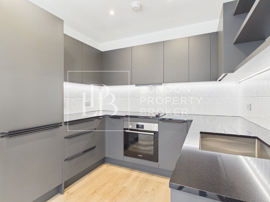 Flat Griffin Manor Way in Greater London