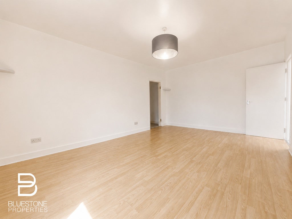 Flat Glossop Road in Greater London