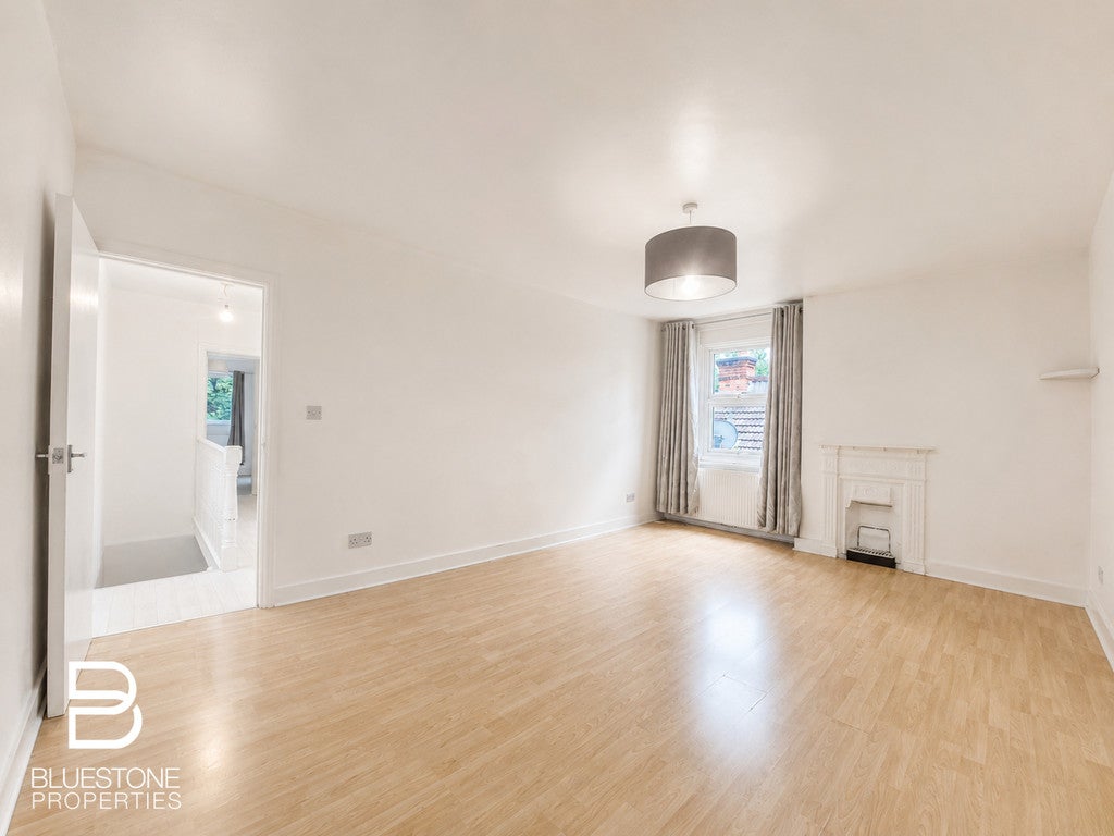 Flat Glossop Road in Greater London