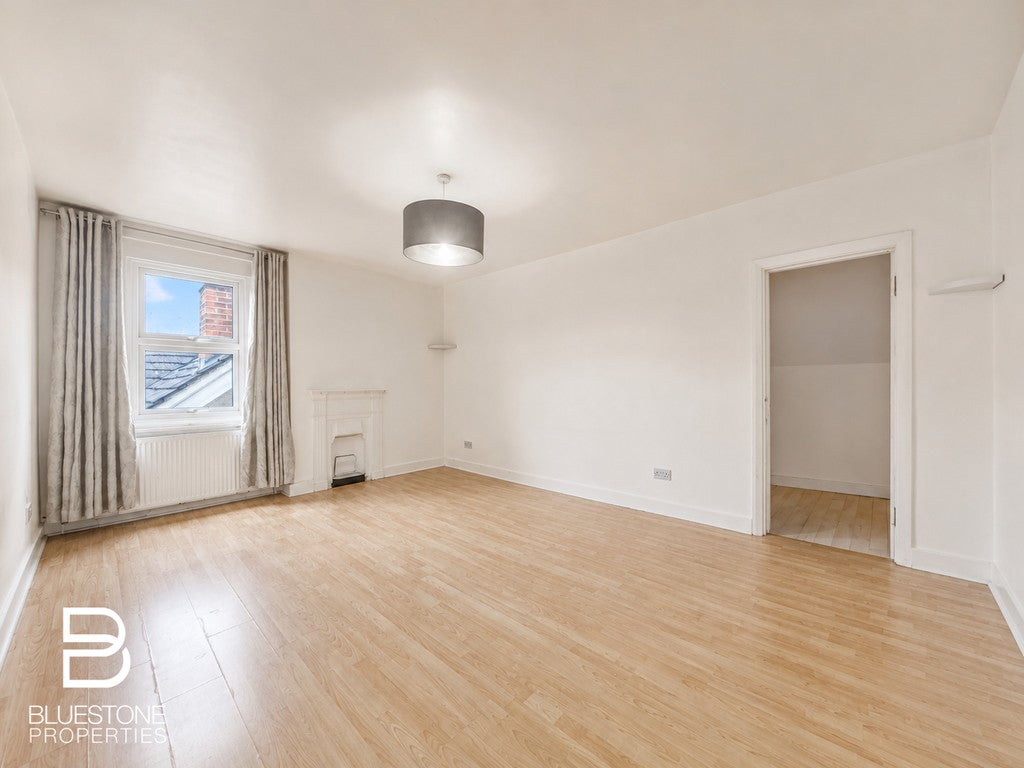 Flat Glossop Road in Greater London