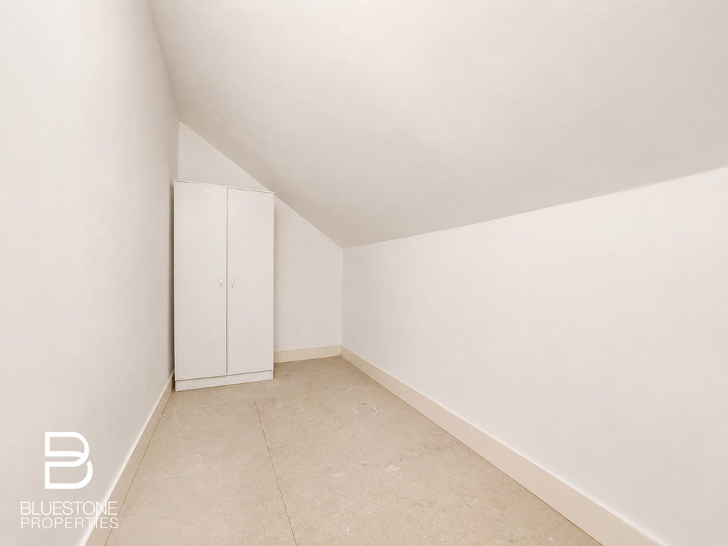 Flat Glossop Road in Greater London