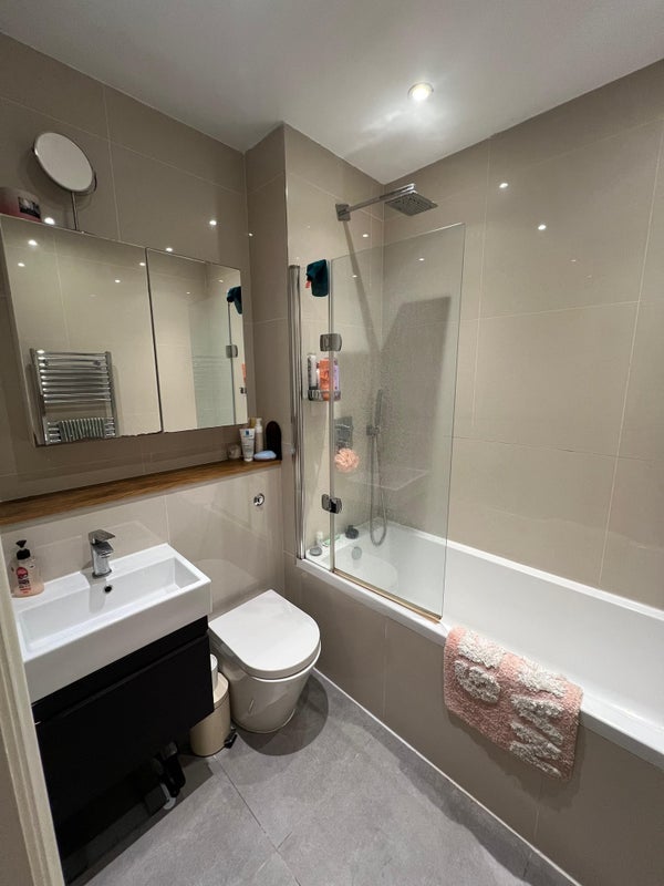 Room Clapham Park Road in Greater London