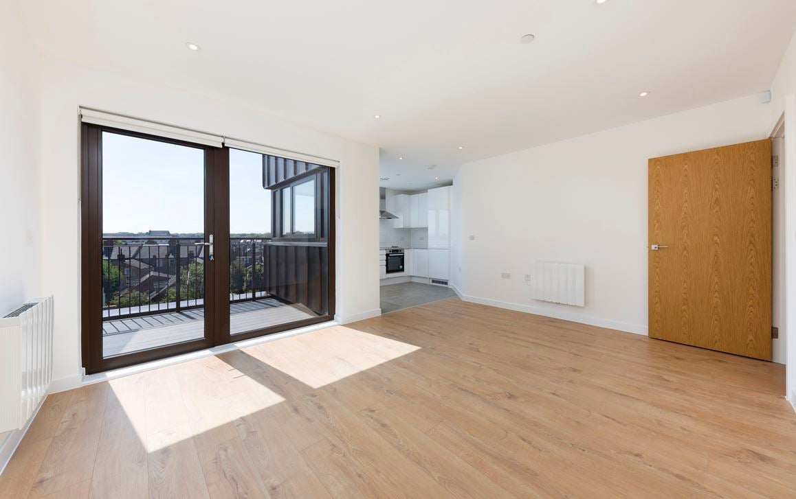 Flat Baytree Road in Greater London